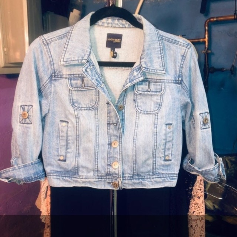 LIKE NEW womans cropped demin  jean jac x